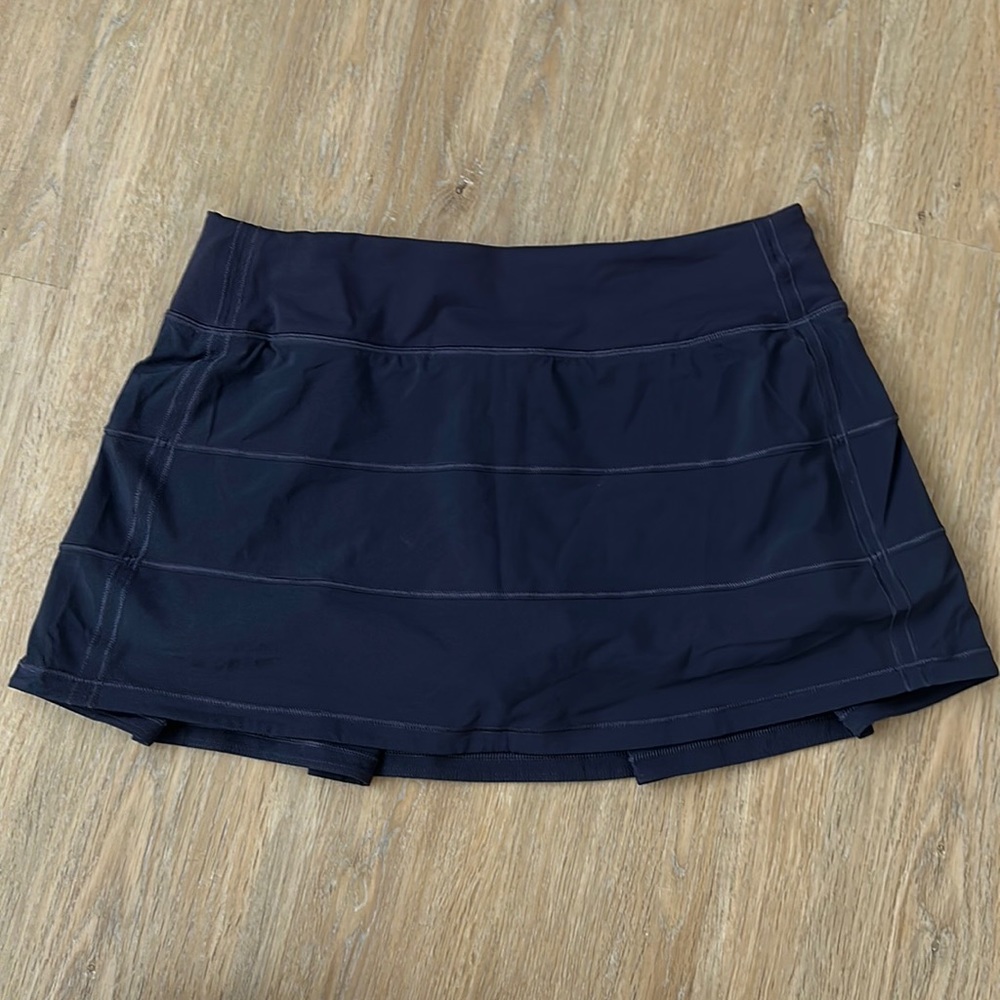 Lululemon pace rival skirt. Size 6. Like-New. Purple/blue color.